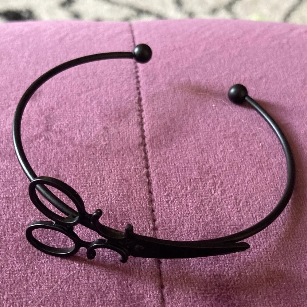 Heavy Red Black Scissor Bracelet - Picture 1 of 3
